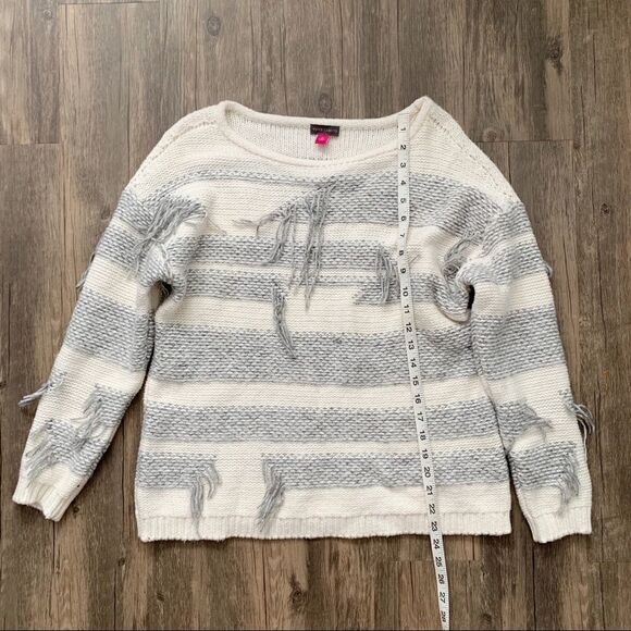 VINCE CAMUTO Sweater!  - Picture 3 of 8